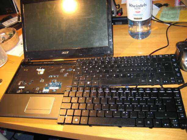 IMG_1456_1 Hinten die ausgebaute, vorne die beleuchtete Tastatur